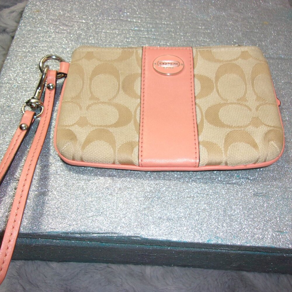 E-65 COACH SIGNATURE C LIGHT KHAKI CORAL COLOR WRISTLET